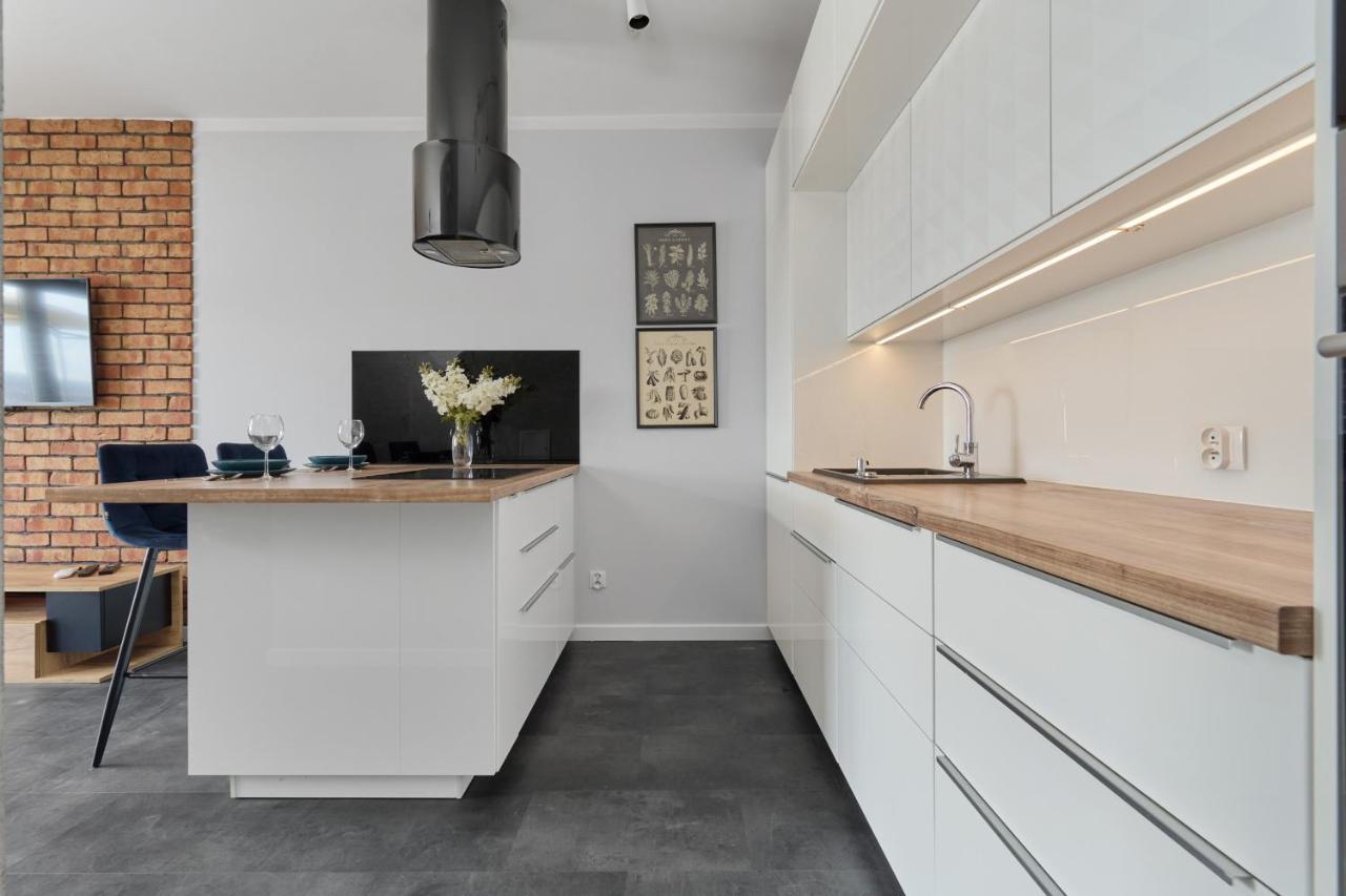 Stylish Kosciuszki Apartaments Near The Market Square With Free Garage Wroclaw By Noclegi Renters المظهر الخارجي الصورة