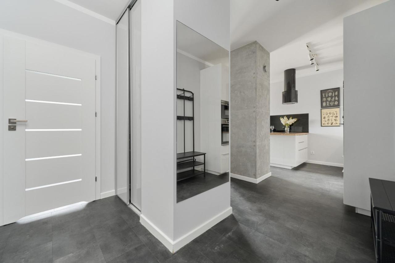 Stylish Kosciuszki Apartaments Near The Market Square With Free Garage Wroclaw By Noclegi Renters المظهر الخارجي الصورة