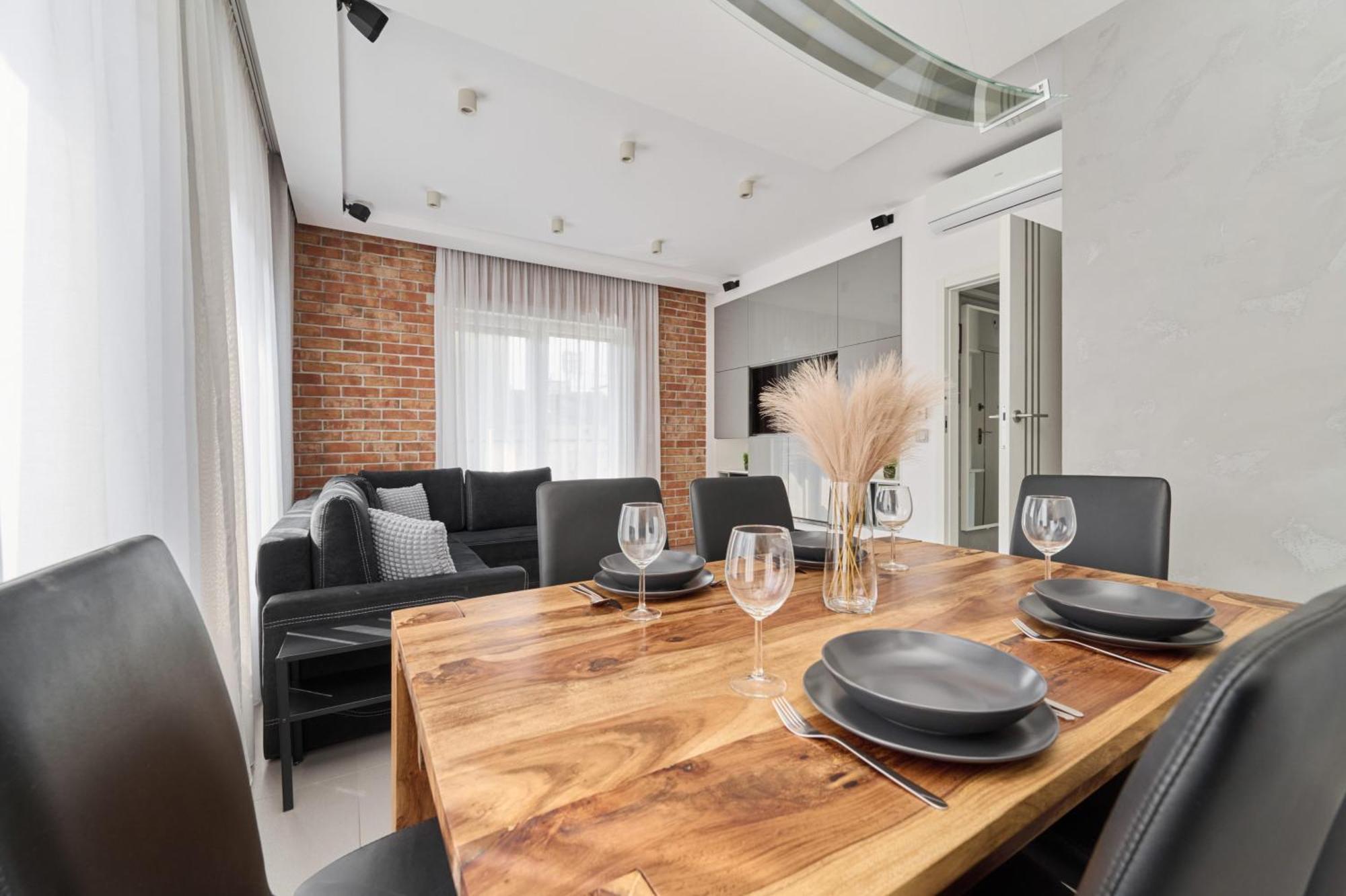 Stylish Kosciuszki Apartaments Near The Market Square With Free Garage Wroclaw By Noclegi Renters المظهر الخارجي الصورة