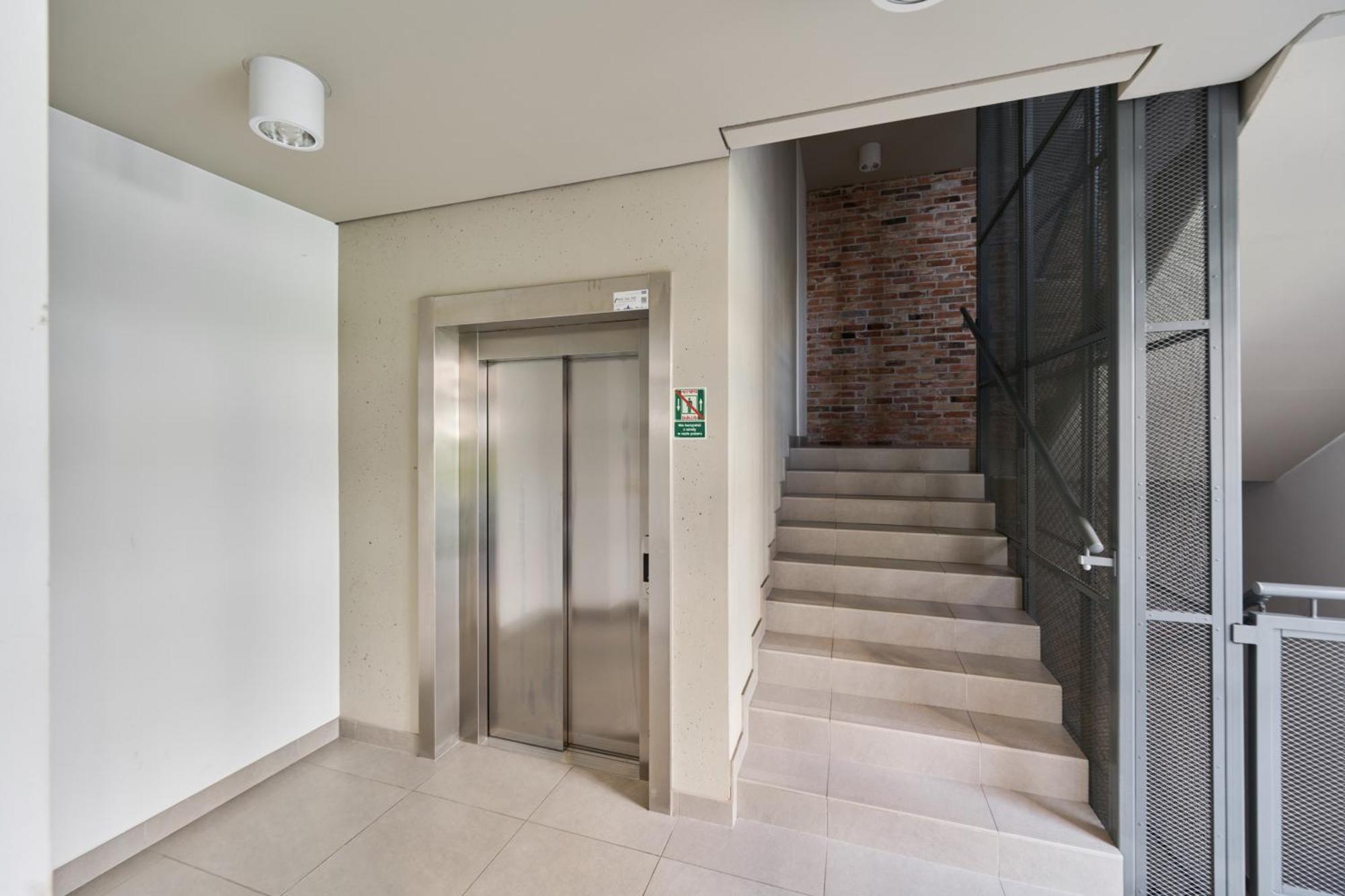 Stylish Kosciuszki Apartaments Near The Market Square With Free Garage Wroclaw By Noclegi Renters المظهر الخارجي الصورة