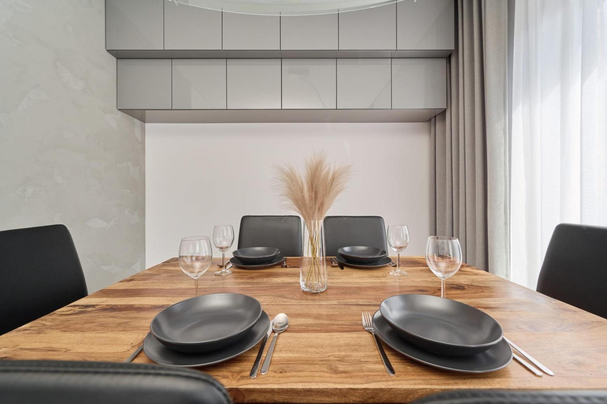 Stylish Kosciuszki Apartaments Near The Market Square With Free Garage Wroclaw By Noclegi Renters المظهر الخارجي الصورة